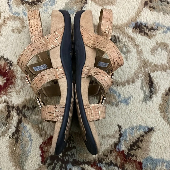Vionic Amber-Gold Cork Sandals Size 7 - Picture 2 of 8